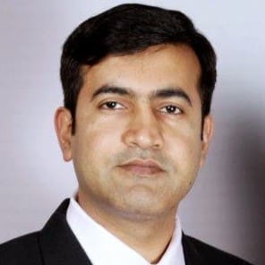 A man in a suit and tie, specializing in technical recruiting services, is posing for a photo in the San Francisco Bay Area.